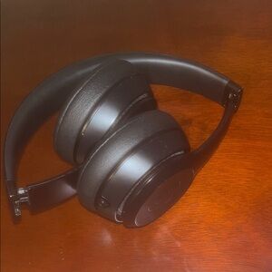 Black Wireless Headphones